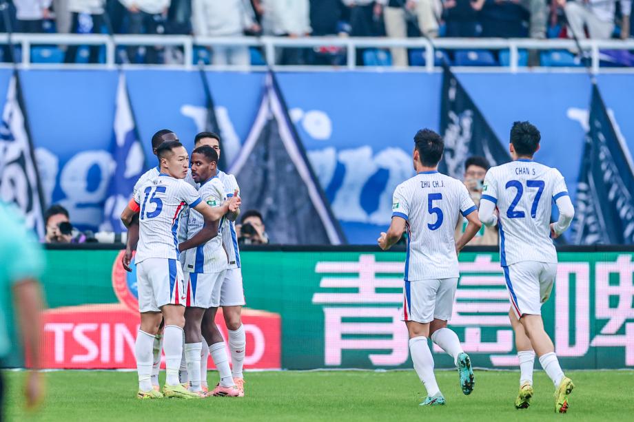 [图]客场击败天津津门虎 上海申花拿到联赛亚军