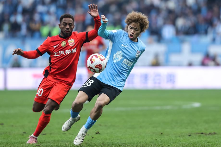 [图]加布里埃尔破门 上海海港赢球收获中超三连冠